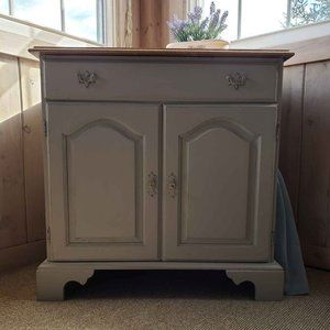 Small hutch/litter box